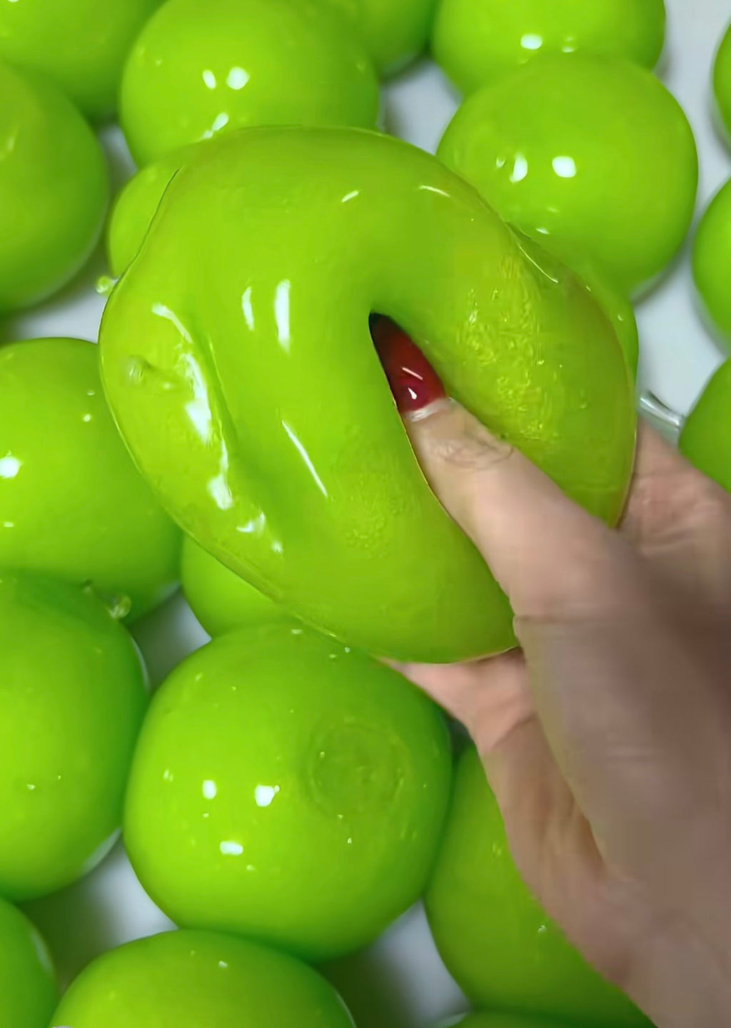 Apple Shape Vasline & Crisp Satisfying Sound Stress Ball
