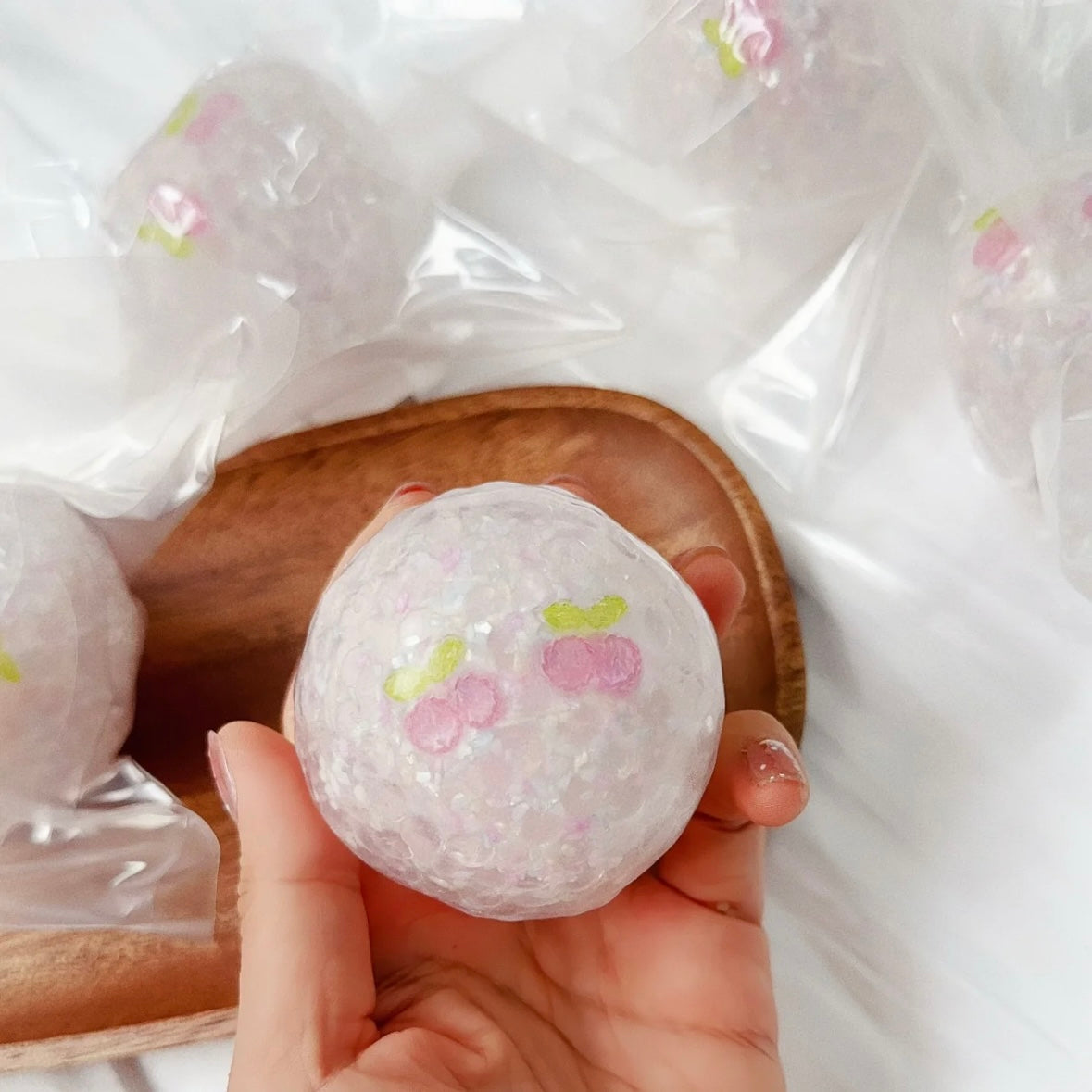 Cherry Cracking Ball Stress Ball Squishy Stress Relief Decompression Toy (Cracking Ball Cannot Be Restored)